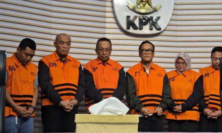 Wamenaker-Noel-dan-10-tersangka-lainnya-ditahan-KPK